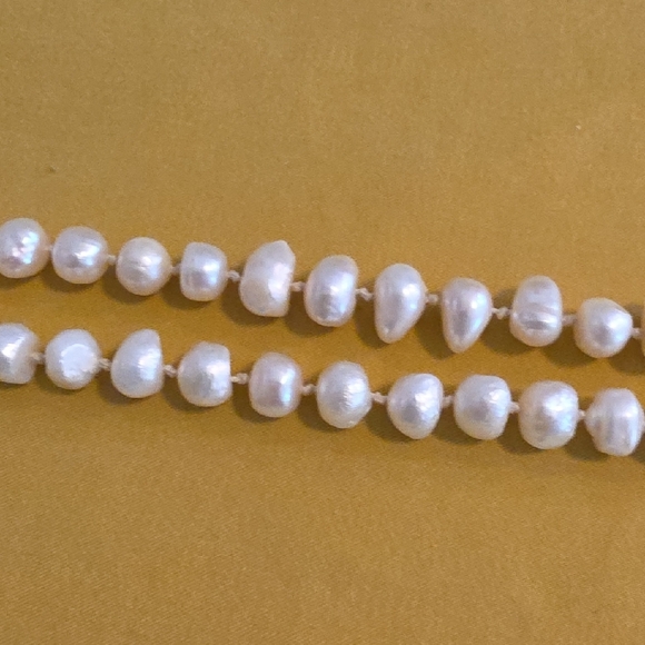 Vintage Knotted Fresh Water Pearl Necklace w/ 925 Silver Toggle "Cable" Clasp - Picture 12 of 16